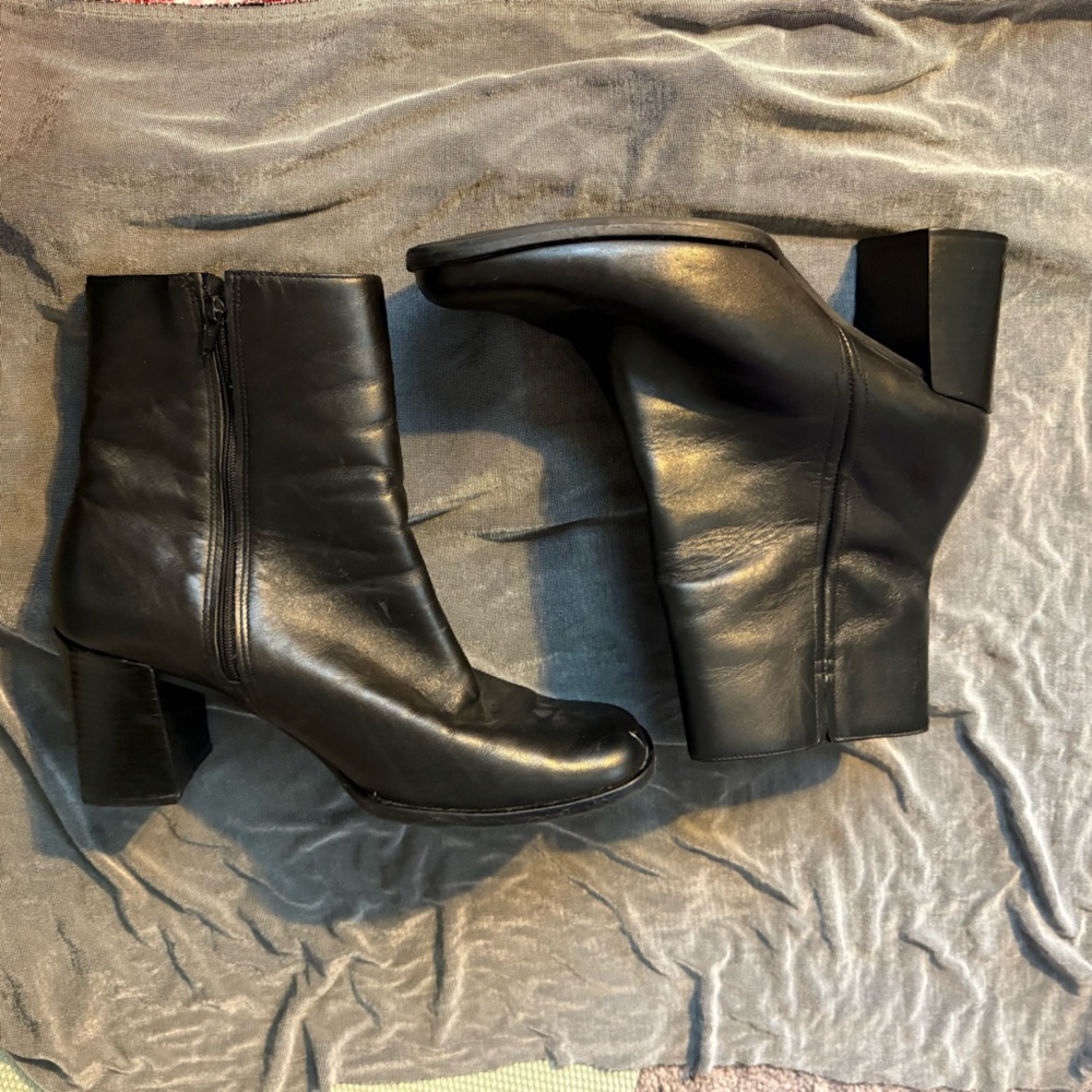Wesley & Co Black Leather Ankle Boot with Block Heel